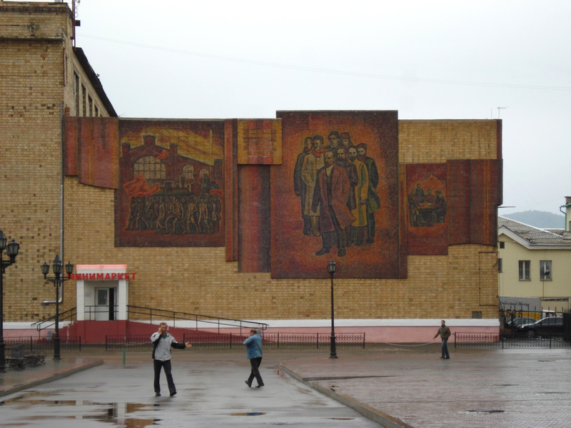 Illustration for article titled Communist Leaders Are Still Watching Us in These Monumental Portraits